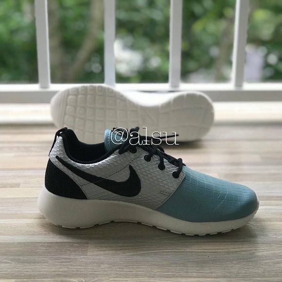 NWT NIKE Sportswear Roshe One LX WMNS - Picture 4 of 8